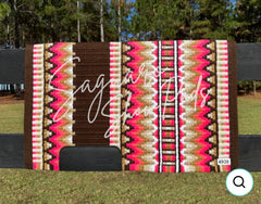 Sur Tapis ''Avery'' Brun, Rose Neon, Corail & Tan