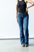 Load image into Gallery viewer, Lola Raw Hem Jeans
