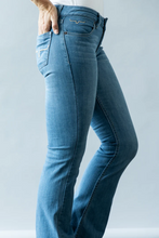 Load image into Gallery viewer, Lola Soho Fade Jeans
