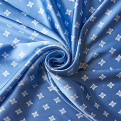 Foulard Deluxe en Satin - Bleu Ciel Geo