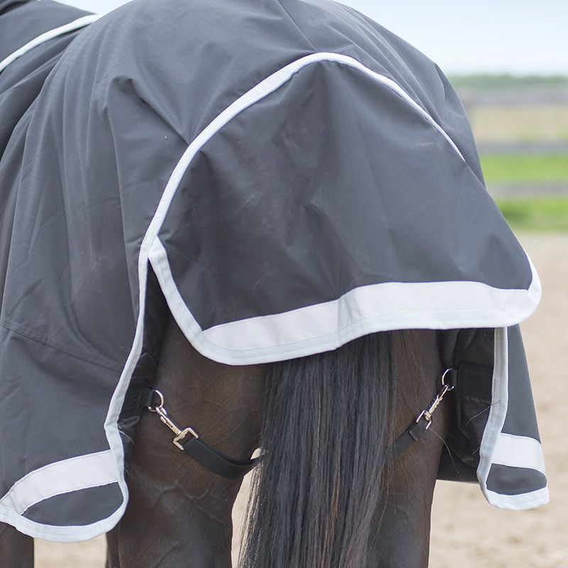 Diablo 160G Winter Blanket with Neck - Black