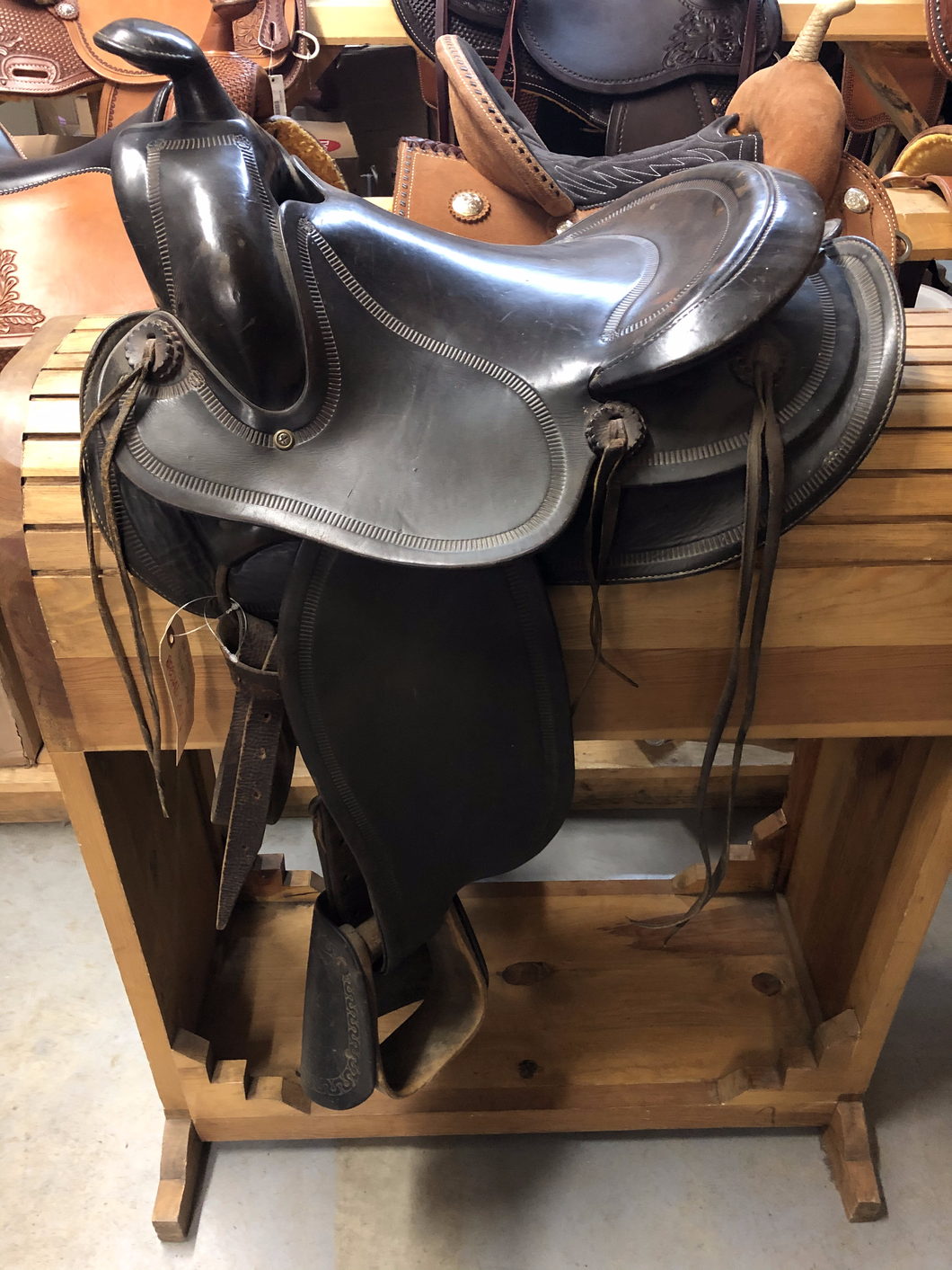 Used 15'' Antique Saddle - FG Pro Shop Inc.